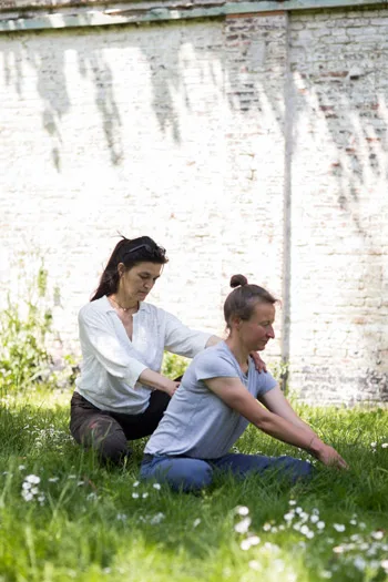 Yogatherapie-sessie bij Yoga Fabienne in Mariakerke, Gent